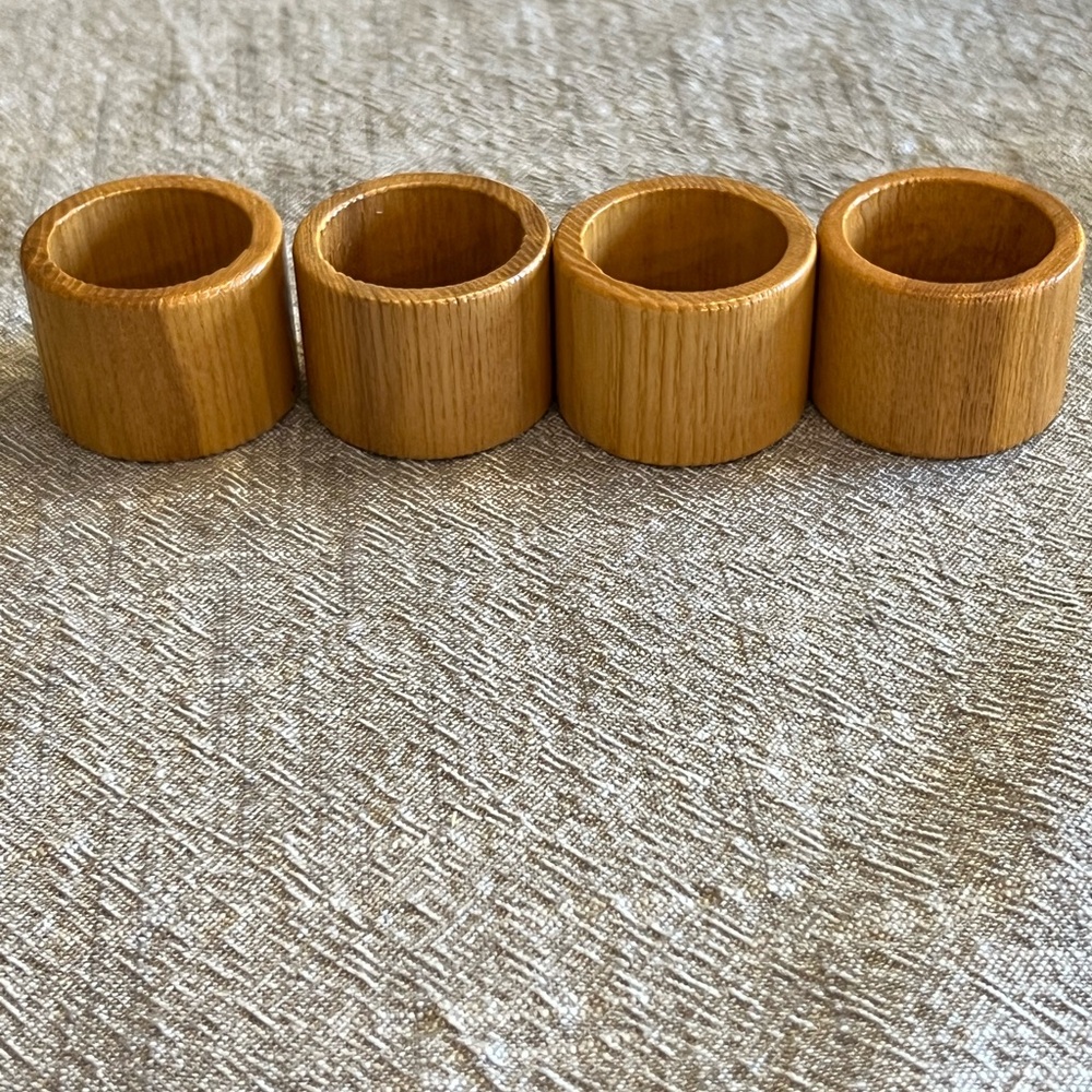 Vintage genuine Wood Napkin Rings, Set 4 good condition